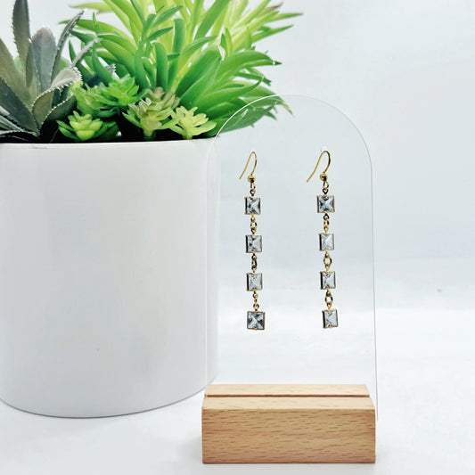 Simone Dangles