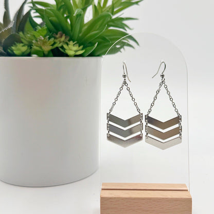 minimal chevron pattern earrings with neutral tones.